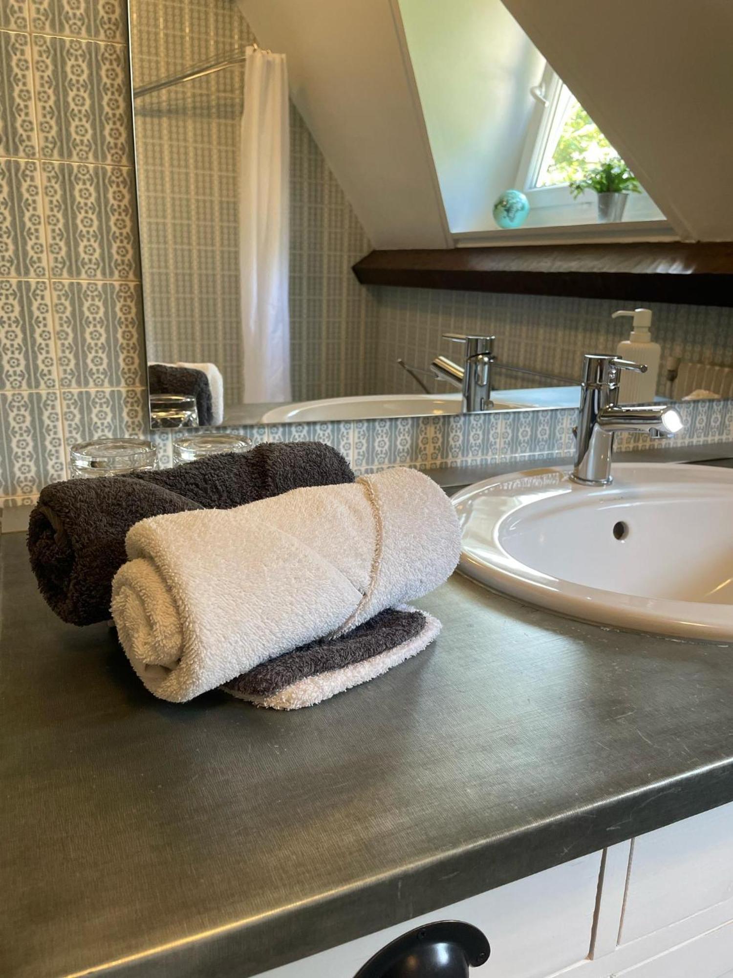 Chambres D'Hotes Le Relais Globe Trotteur Montaigu  Exteriör bild